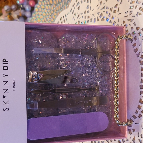 🪻🪻🪻Free with $100 min. Purchase or Separate Skinnydip Manicure 5 Piece  Se - Picture 3 of 4